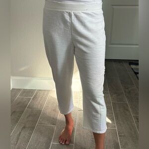 Chico's White Capri Pants Size1 Cotton/Poly Blend